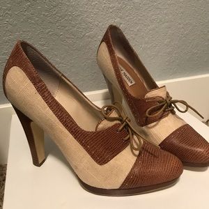 Steve Madden Vintage Style Heel. Size 8